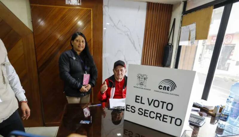 Más del 80% del padrón asistió a los comicios en Ecuador