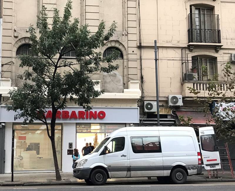 Cierra el local de la avenida Pueyrredón, en Once