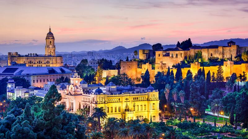 La ciudad de Málaga es dueña de una gran variedad de atractivos, ideales para una escapada de fin de semana.