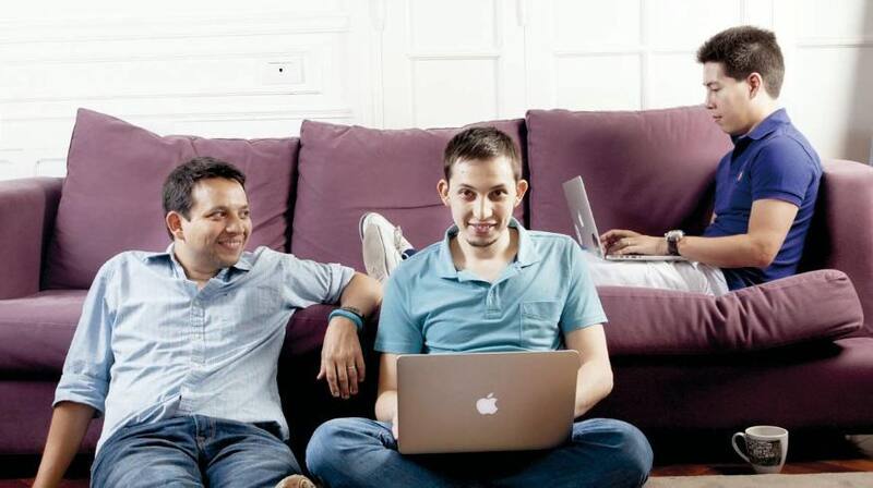 Matías y Hernan Botbol, junto a Alberto Nakayama