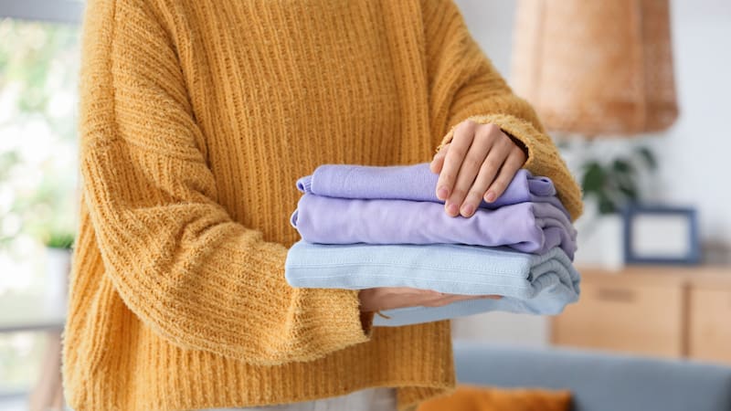 No es bicarbonato: el ingrediente de limpieza más eficaz para sacar todas las manchas de grasa y sudor de la ropa.