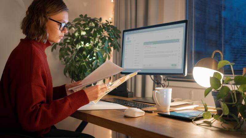 Escribir 100 palabras con Inteligencia Artificial puede impactar en el medio ambiente igual que 14 horas de luces LED.