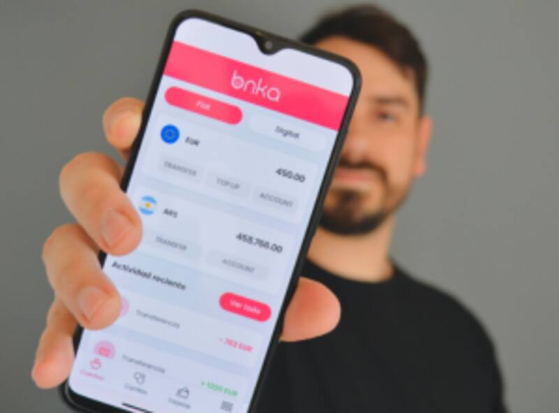 Bnka es una fintech pensada para quienes cruzan fronteras, pero no quieren complicaciones financieras. (Imagen: Bnka)
