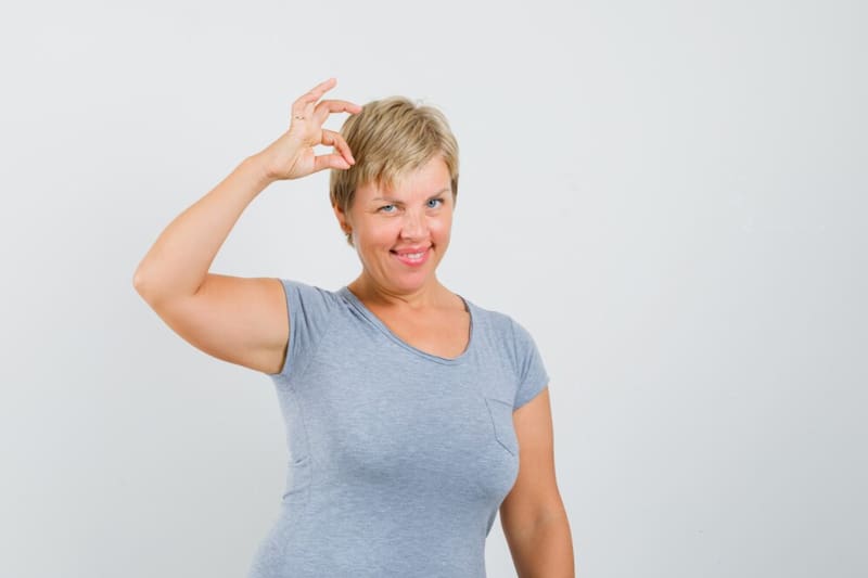 El peróxido de hidrógeno presente en la miel contribuye al aclaramiento gradual del cabello sin dañarlo. (Fuente: Freepik)