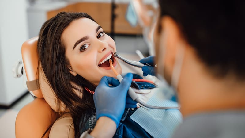 Un tratamiento experimental está permitiendo la regeneración de dientes caídos mediante la activación de brotes inactivos en las encías.