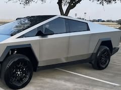 Tesla Cybertruck: cómo es la camioneta futurista que Milei manejó tras su encuentro con Elon Musk
