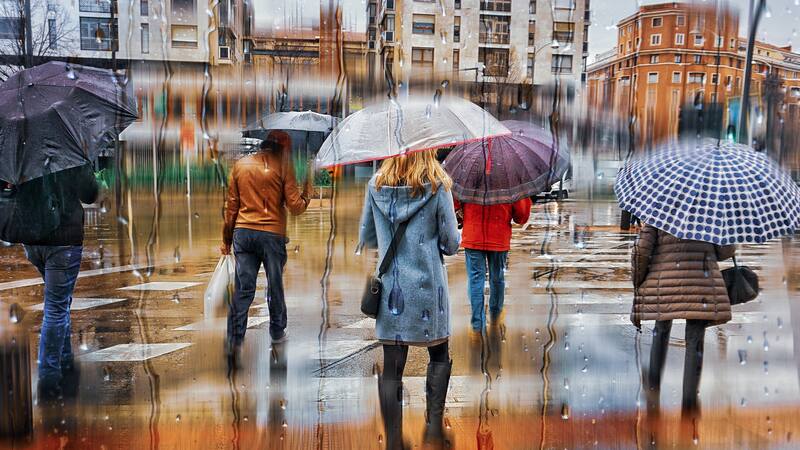 Una fuerte tormenta con lluvia torrencial afectará varias provincias: se cancelan todas las actividades al aire libre