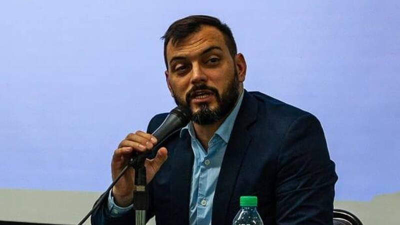 "El Gobierno gestiona como si la cocina estuviera cerrada, pero la cocina está abierta, todos vemos las dudas del Gobierno", advirtió Álvarez Agis.