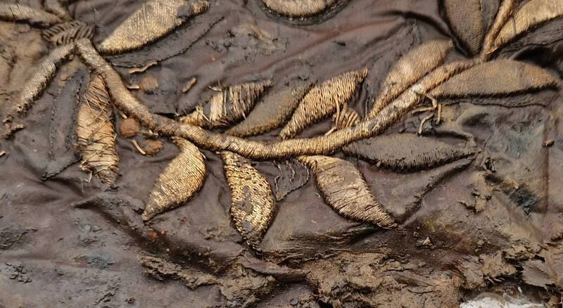 El estandarte militar encontrado generó gran expectación entre historiadores y expertos en la Segunda Guerra Mundial. (Foto: Exploradores de la Historia de Sochaczew)