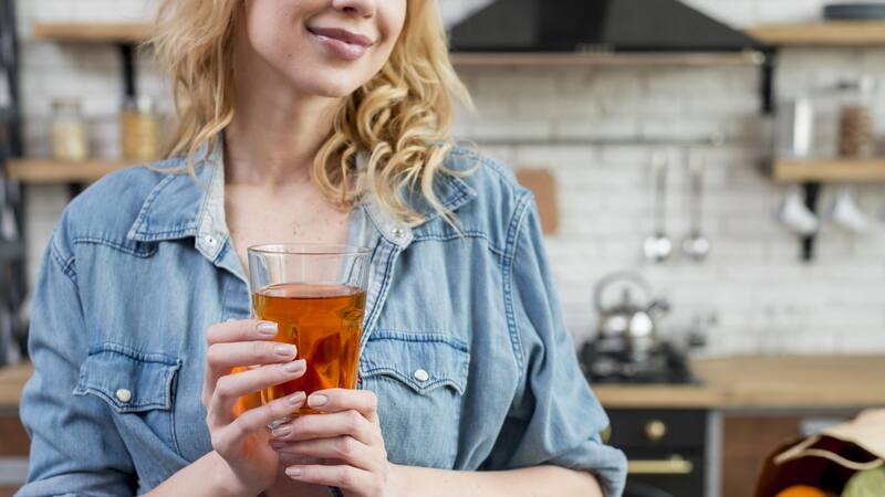 El té helado es una excelente opción para hidratarse durante el calor