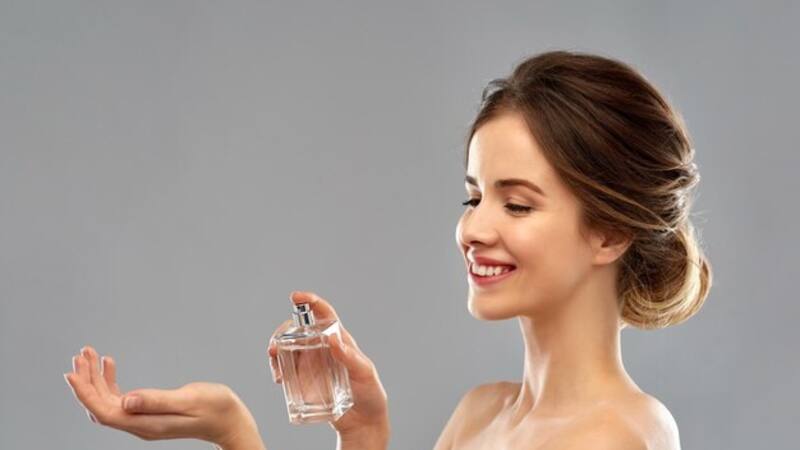 Su combinación de notas cítricas y frutales evoca fuertemente a la versión de la reconocida marca.