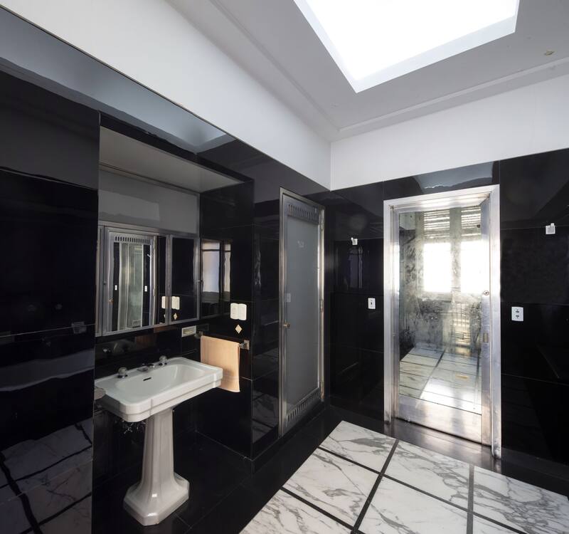 Los baños conservan detalles de la época