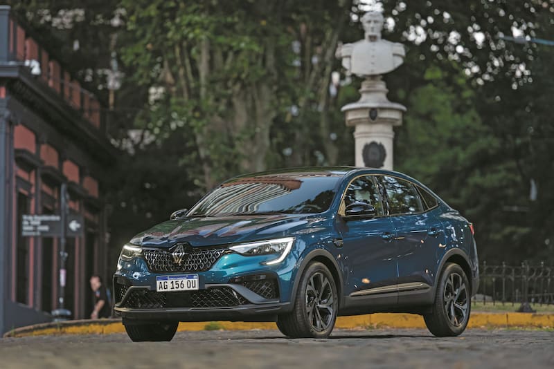 La Arkana E-Tech Hybrid de Renault llega a la Argentina a partir de marzo en la versión Esprit Alpine.