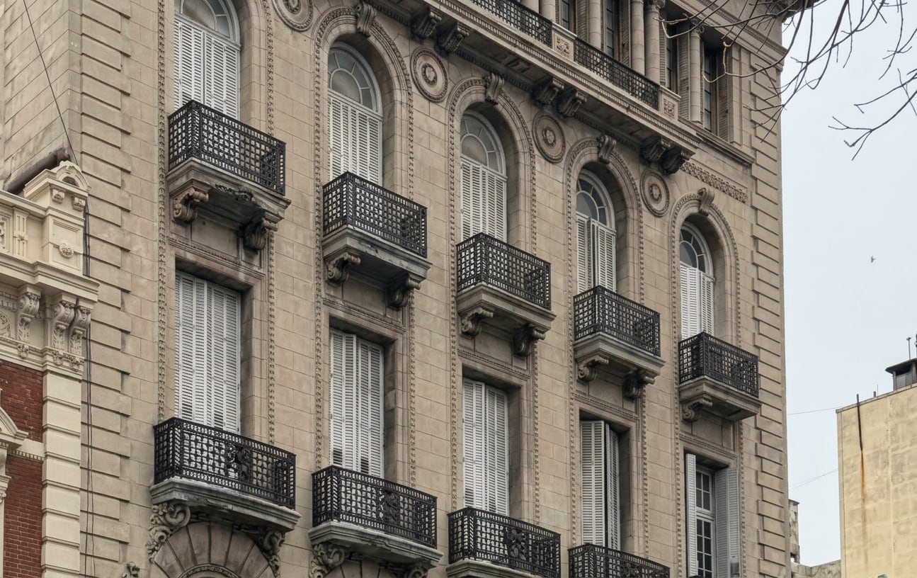 Entre los lotes hay departamentos en Balvanera, una propiedad en Saavedra y otras unidades en Liniers y Villa Urquiza.