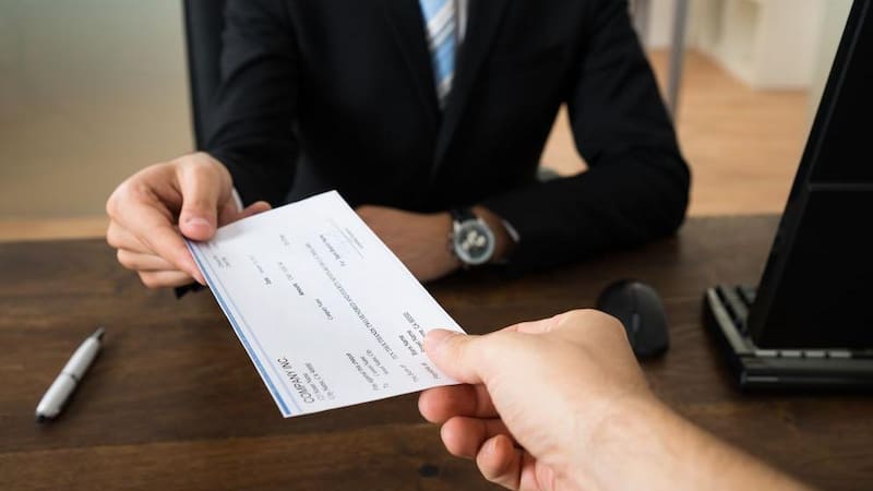 El Impuesto al Cheque apareció en plena crisis del año 2001. Iba a ser transitorio; sin embargo, actualmente sigue entre nosotros, vivito y coleando, cumpliendo más de 16 años de existencia.