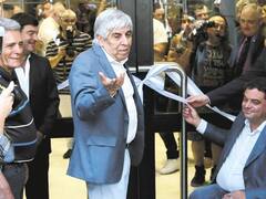 Reapareció Moyano en un acto y relajó la tensión con el Gobierno