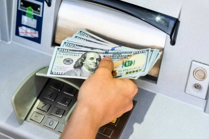 Depositarán 8700 dólares en las cuentas bancarias de todas estas personas en octubre. (Fuente: Archivo)