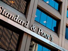 "Default selectivo" para la Argentina: Standard & Poor's rebajó la calificación crediticia para la deuda en pesos