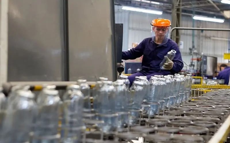 Lumilagro produce más de 3 millones de termos por año en su planta en Tortuguitas.