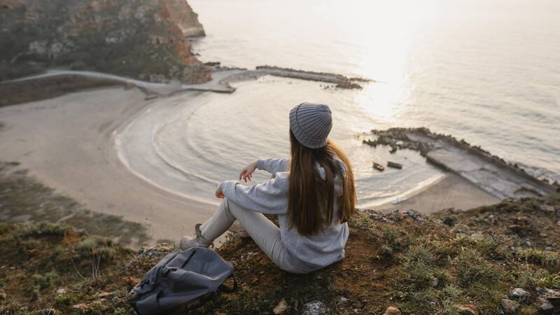El pueblo combina la tranquilidad rural con acceso a playas cantábricas.