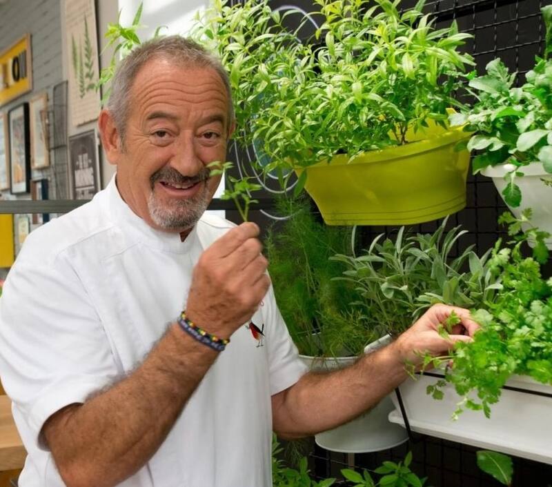 La casa de Karlos Arguiñano tiene toques modernos con un estilo clásico. (Foto: Instagram @karlos_arguinano)