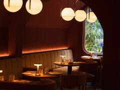 Está inspirado en La Divina Comedia y ofrece el trago "Purgatorio": el restaurante en Saavedra que le hace homenaje a Dante Alighieri