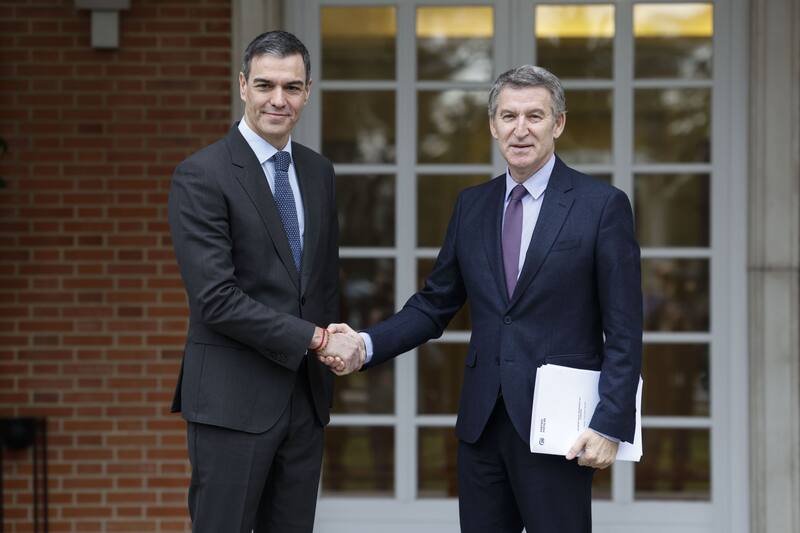 Feijóo pidió un plan de unidad al Gobierno: "estar divididos no suma nada". (Fuente: EFE / Javier Lizón)