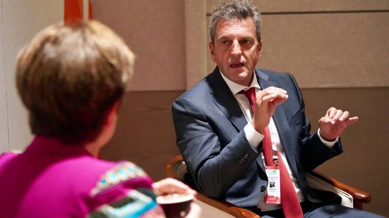 Massa, en una reunión con Kristalina Georgieva. El ministro de Economía y candidato a Presidente renegoció el acuerdo con el organismo.