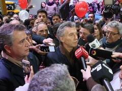 Fugaz visita de Macri a la Expo Rural, en medio de apretujones