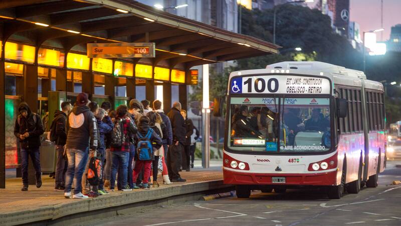 Colectivos en el AMBA: se restablecerá el servicio nocturno