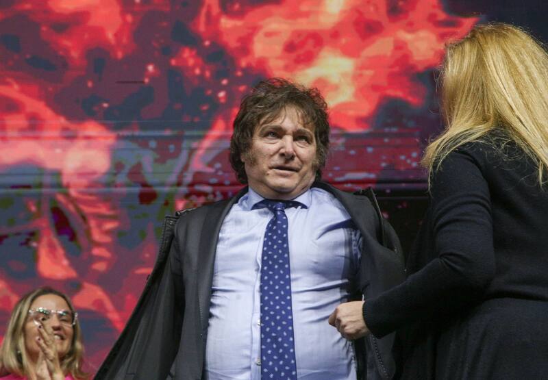 Un triunfo holgado de Javier Milei provocaría una corrida más grave, según economistas.