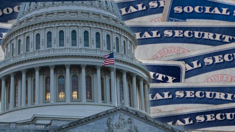 En 2025, Trump podría recortar miles de beneficios del Seguro Social y de jubilaciones. Fuente: iStock.