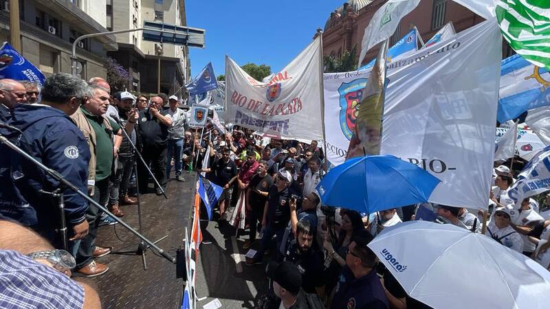 Nutrida movilización de la FeMPINRA al Ministerio de Transporte.