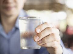 ¿Mito o realidad? | Esto es lo que dicen los expertos sobre si el agua es buena para los riñones