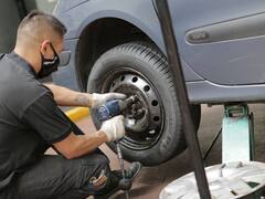 Equipa gomerías con la mejor maquinaria importada pero ante dificultades para traerla, apuesta a otro llamativo segmento