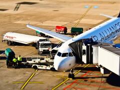 No es por cábala: el llamativo motivo por el que siempre abordamos por el lado izquierdo del avión