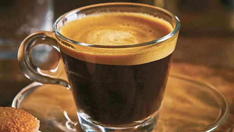 Bebidas saludables: los beneficios del café con cúrcuma y las recomendaciones de los expertos.