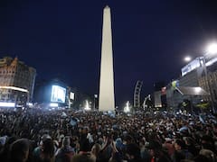Impresionante banderazo en el Obelisco: una multitud celebra el pase de Argentina a la final del Mundial