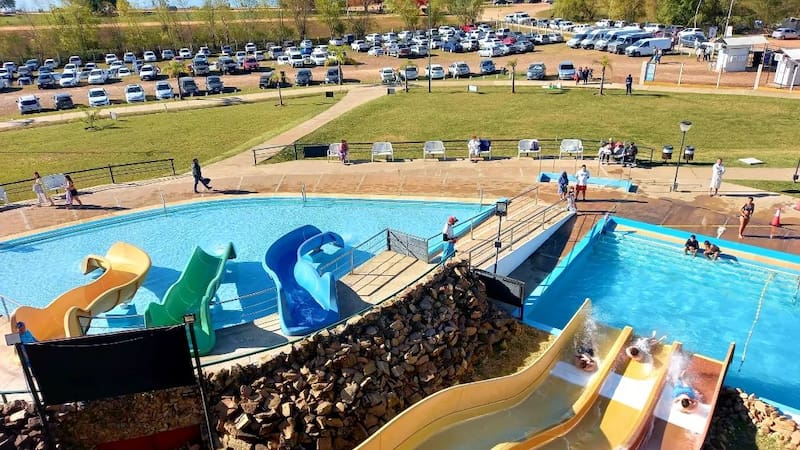 Ideal para divertirse en familia o con amigos.