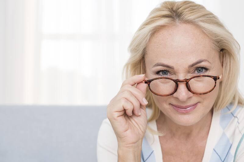 El examen de vista es clave a la hora de sacar la licencia de conducir. (Fuente: Freepik)