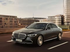 Este modelo de Mercedes-Benz es uno de los mejores coches de lujo: destaca por su detallado diseño y sistemas tecnológicos avanzados