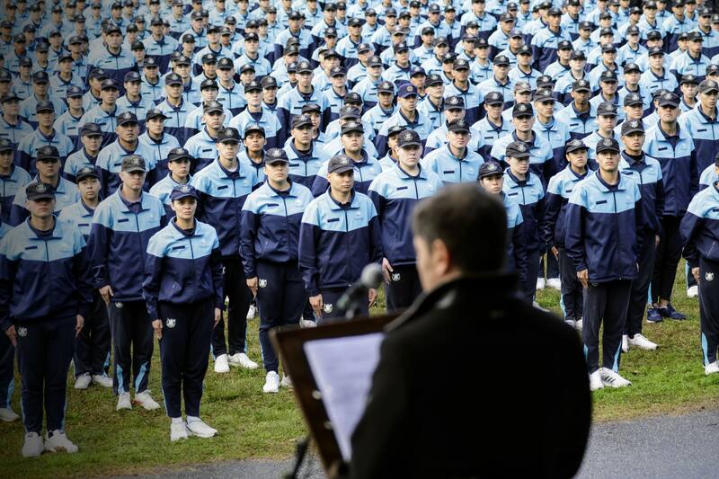 Axel Kicillof tomó juramento a más de 1800 cadetes y futuros oficiales en la escuela Juan Vucetich