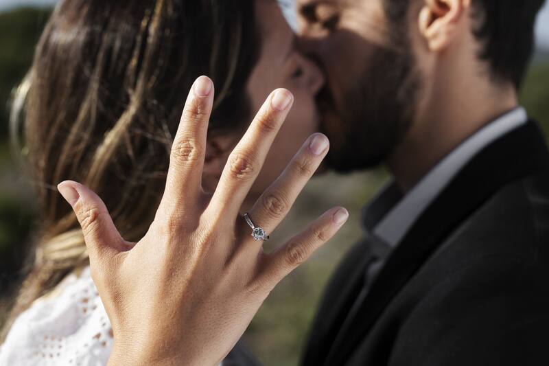 En Estados Unidos, ICE realiza investigaciones profundas para detectar casos de fraude matrimonial. Fuente: archivo.