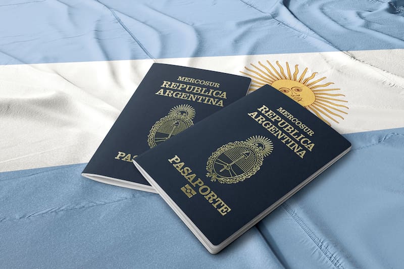 Pasaporte azul. Fuente: Archivo.