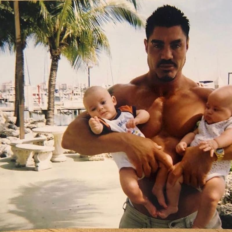 Ricardo Fort junto a sus hijos Marta y Felipe (Foto: Instagram @martacfort).