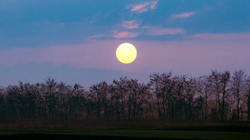 La Luna se está alejando gradualmente de la Tierra, en un fenómeno dado por la dinámica entre esta y la Tierra.