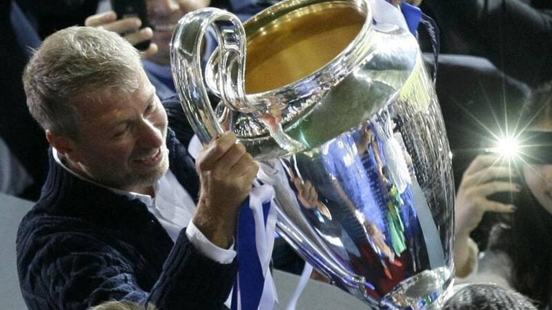 Roman Abramovich levanta "La Orejona" en el año 2012, la primera Champions del conjunto inglés
