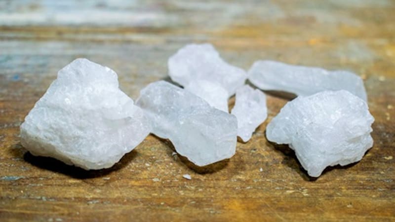 La piedra de alumbre es fundamental para poder completar esta limpieza profunda (Foto: ocu.org)