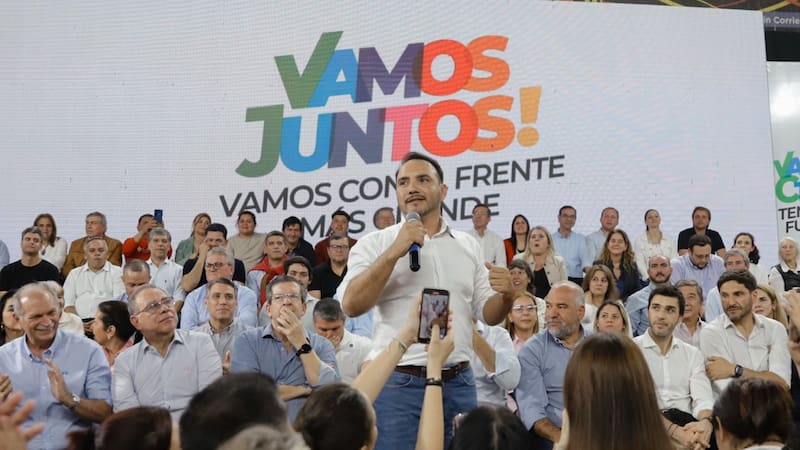 El flamante mandatario nació el 25 de agosto de 1983, tiene 42 años, está casado y tiene dos hijos.