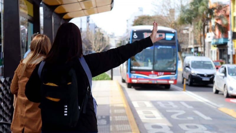 Negocian cambios estructurales en ramales y tarifas de colectivos para evitar otro colapso